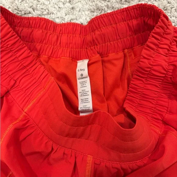Lululemon Hotty Hot Low-Rise Lined Short 2.5" - Picture 9 of 11